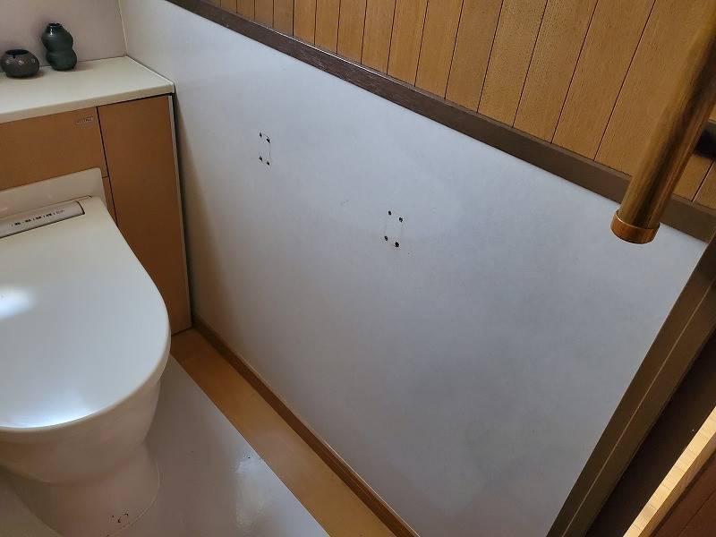 阪神北トーヨー住器のトイレの手すり　取替させて頂きましたの施工前の写真1