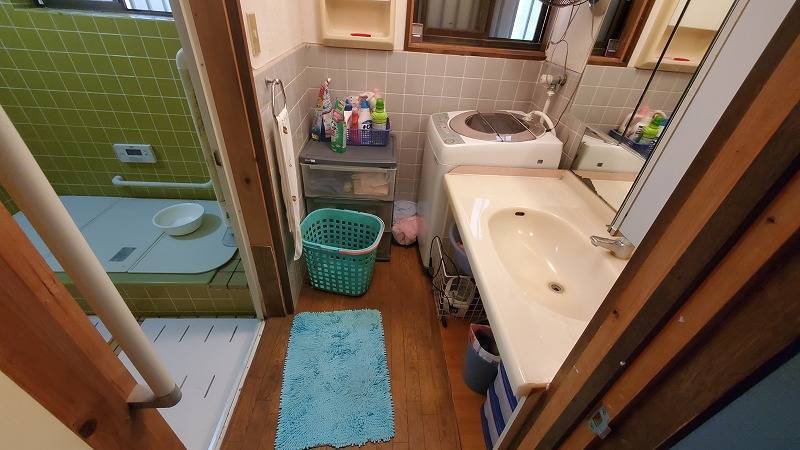 阪神北トーヨー住器の洗面所リフォームさせて頂きましたの施工前の写真1