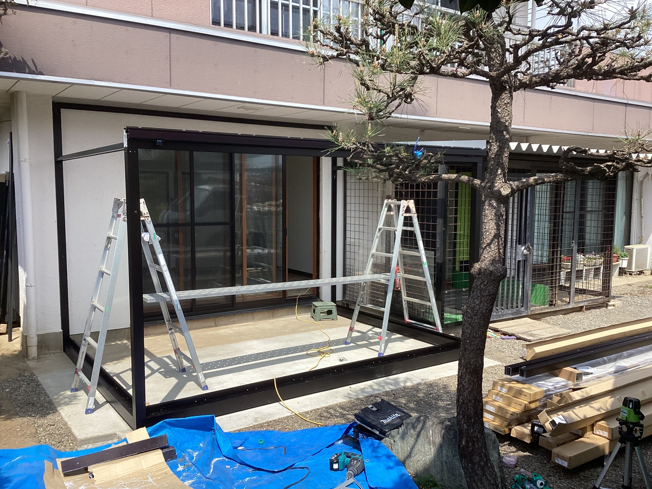梅雨入り前に“テラス囲い”工事 西幸のブログ 写真1