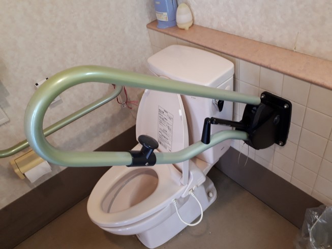 トイレ手すり修理 西幸のブログ 写真1