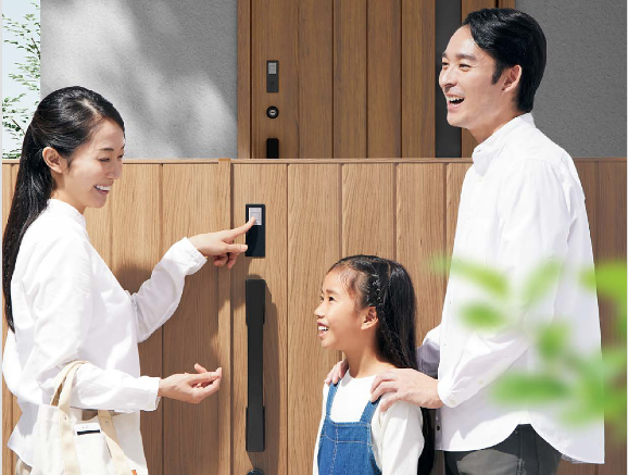 鍵いらずで防犯力UP！LIXILファミロックで玄関をスマート＆安心に✨ 西幸のブログ 写真1