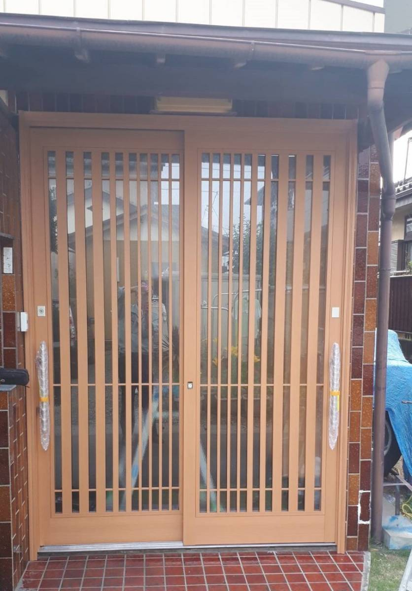 西幸の栃木県足利市　１dayリフォーム　玄関引戸の施工後の写真1