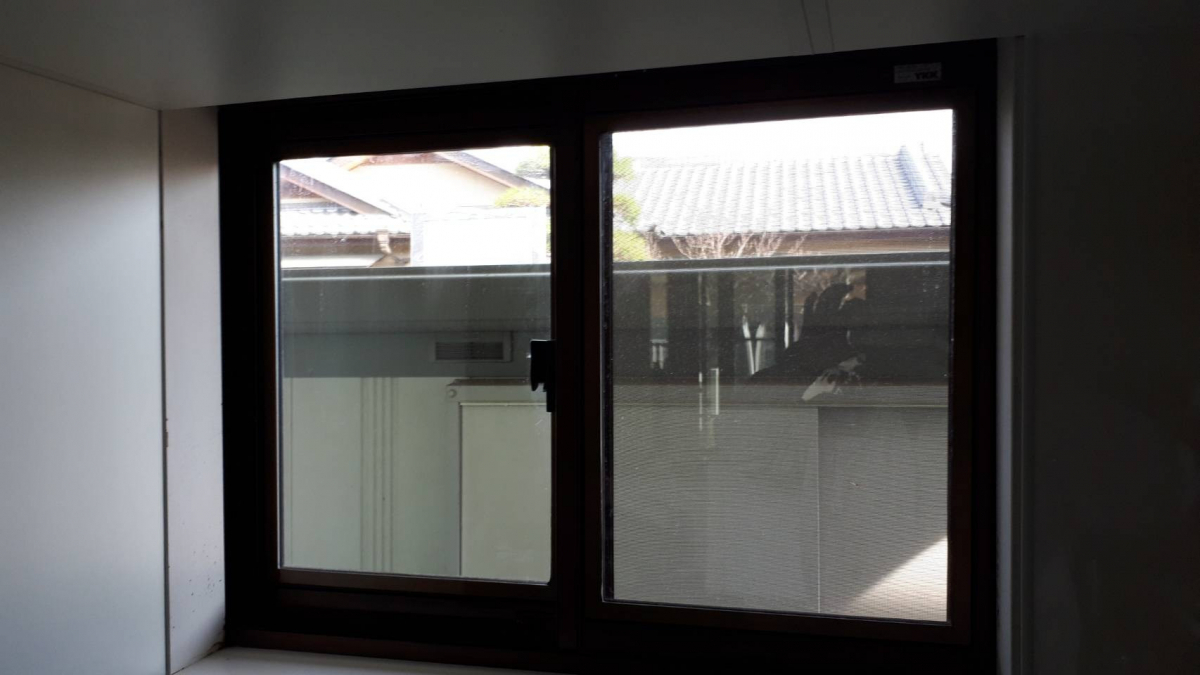 西幸の小さい窓にも内窓つけて断熱アップの施工前の写真1