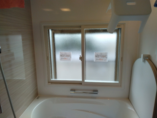 西幸の群馬県伊勢崎市　浴室の内窓インプラス　1ｄａｙリフォーム施工事例写真1