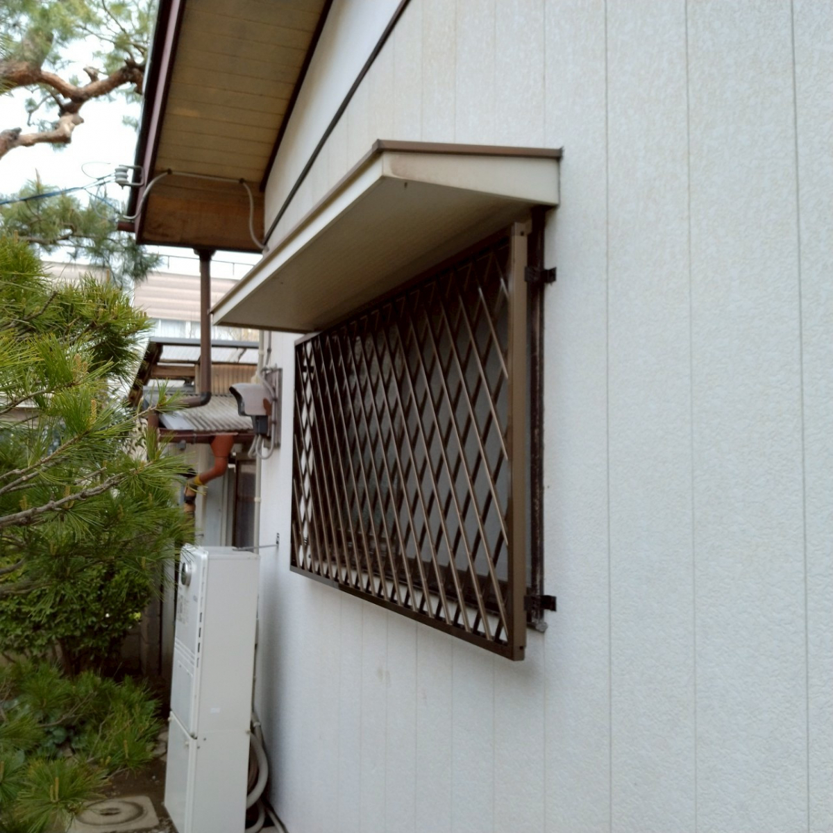 西幸の後付けタイプの面格子取付の施工後の写真2