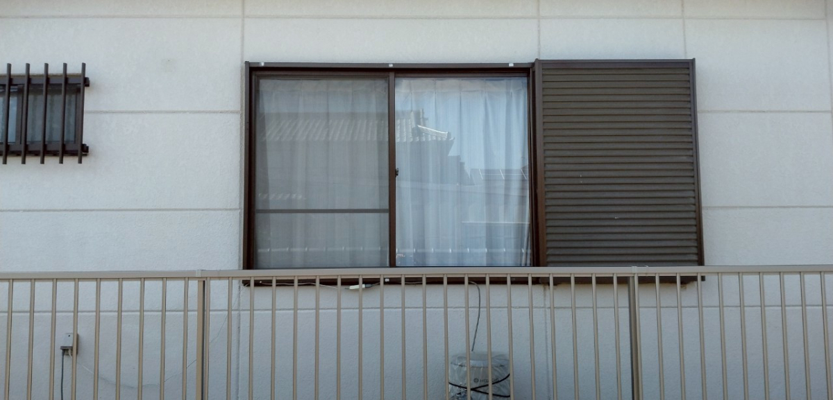 西幸の防犯対策に後付けタイプの面格子をの施工前の写真1