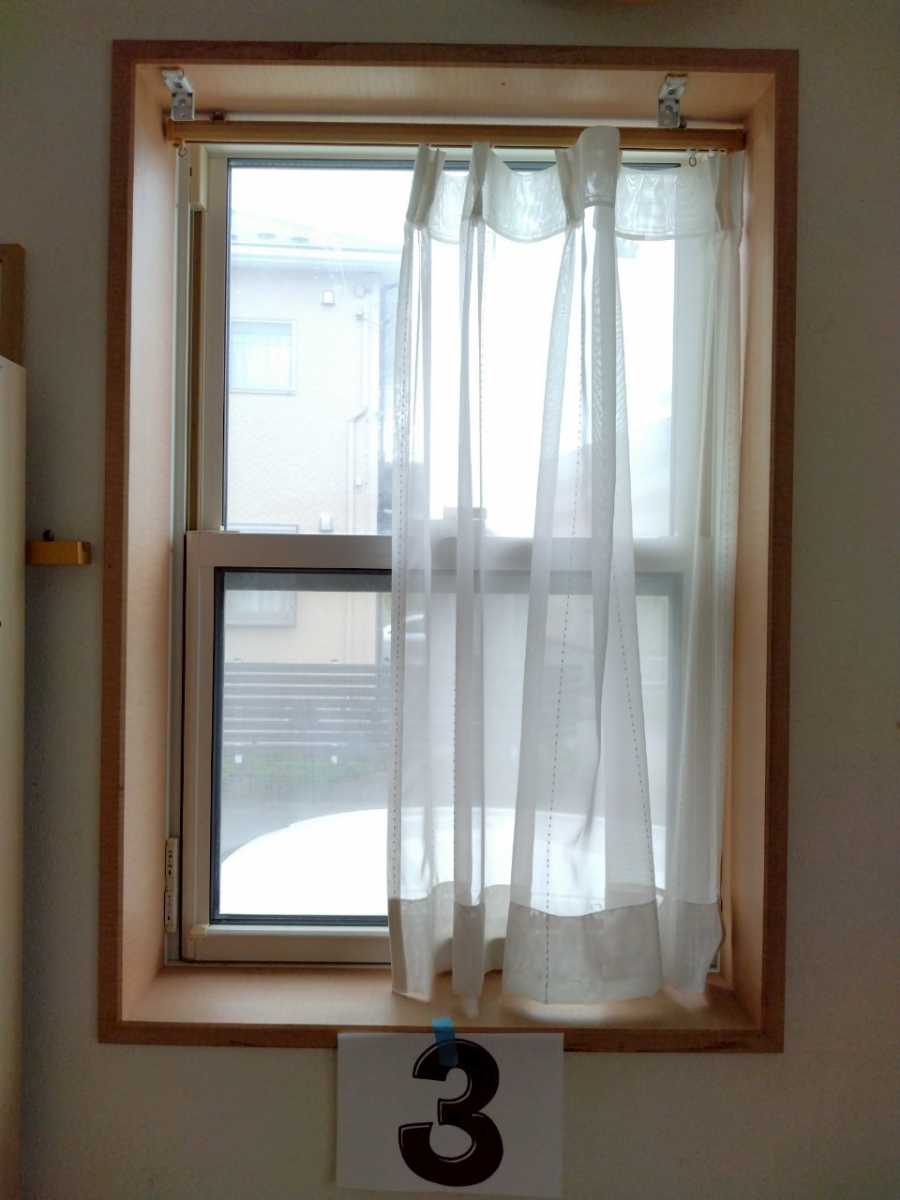 西幸の上げ下げ窓部に内窓取付の施工前の写真1