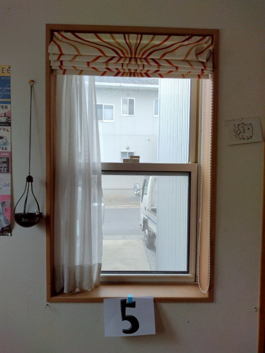 西幸の上げ下げ窓部に内窓取付の施工前の写真3