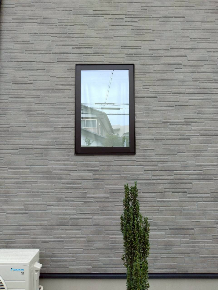 西幸の面格子で住まいの防犯対策の施工前の写真1