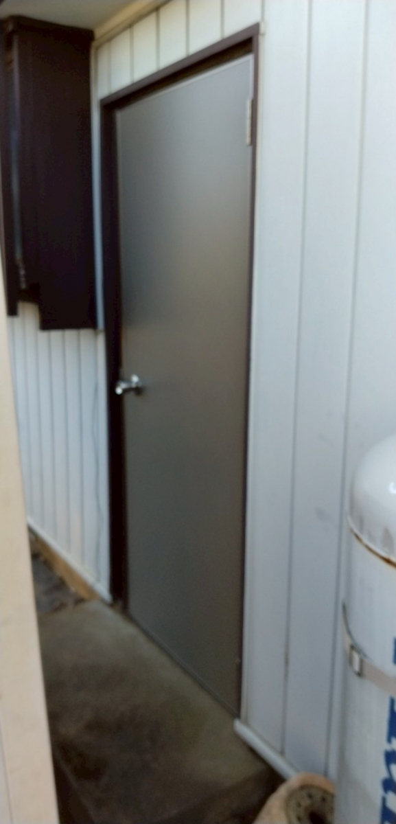 西幸の勝手口ドアをリニューアル！の施工後の写真2