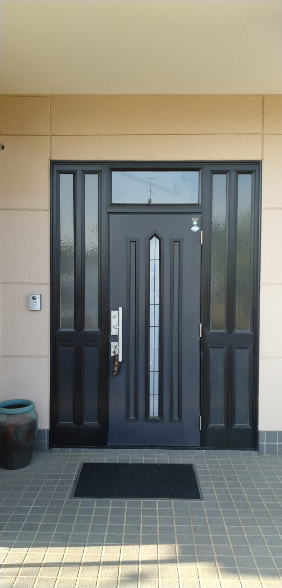 西幸の太田市リフォーム補助金　玄関ドア工事の施工前の写真1