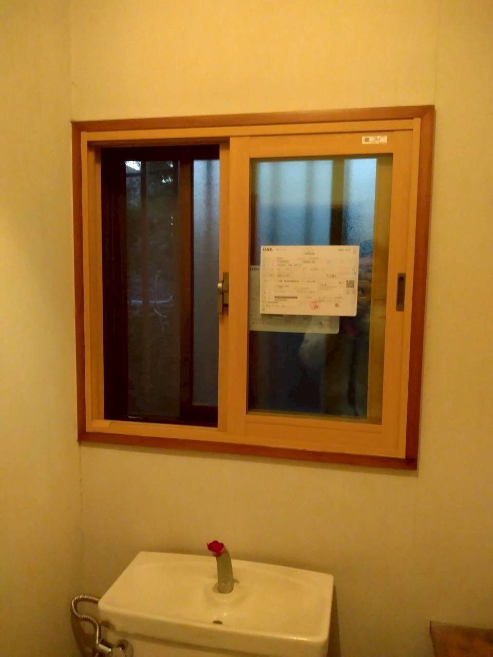 西幸のひんやりトイレ窓に内窓をの施工後の写真1