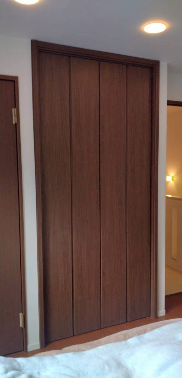 西幸のクローゼット折れ戸の扉部分の交換工事の施工後の写真2