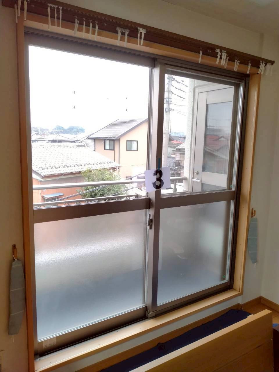 西幸のテラス窓に内窓取付工事で室内を快適にの施工前の写真1