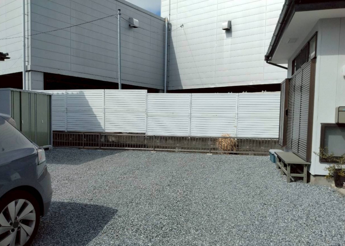 西幸の愛車を守る、カーポート設置工事の施工前の写真1