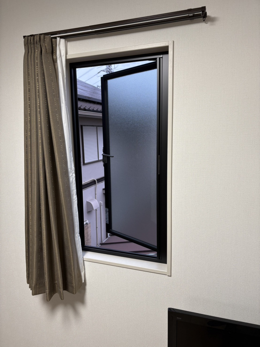 ハラコーの【内窓施工例】内窓インプラス(断熱/防音 窓リフォーム)東村山市の施工前の写真1