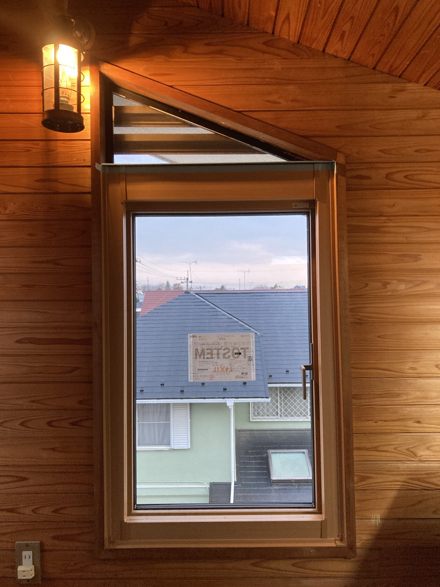 ハラコーの【リプラス】天井裏の部屋の窓をカバー工法で交換｜断熱性向上で快適空間にの施工後の写真1