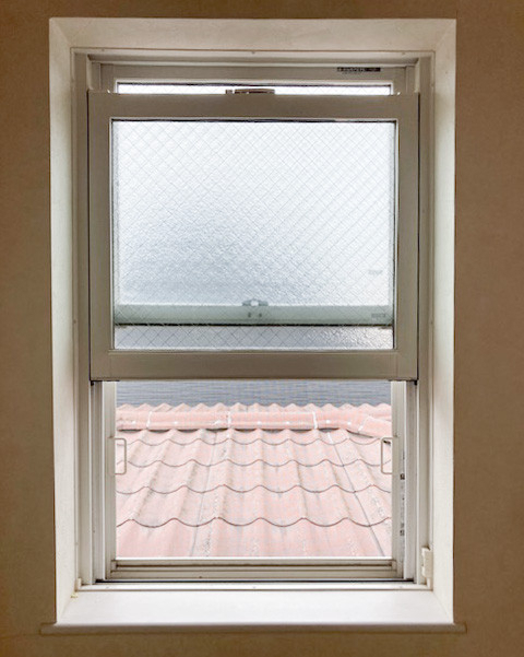 南横浜トーヨー住器の【横浜市　戸塚区】快適な住環境を実現！内窓施工事例のご紹介🪟の施工前の写真3