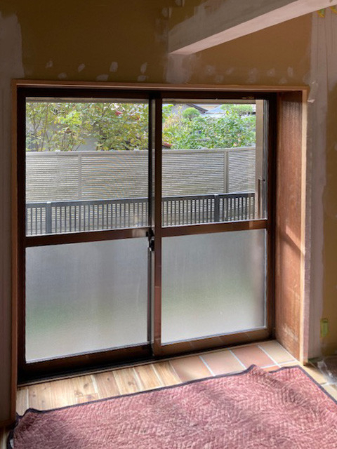 南横浜トーヨー住器の【鎌倉市】冬も薄着でぽっかぽか🔥LIXILの内窓「インプラス」で暖かく冬を過ごしましょう。の施工前の写真1