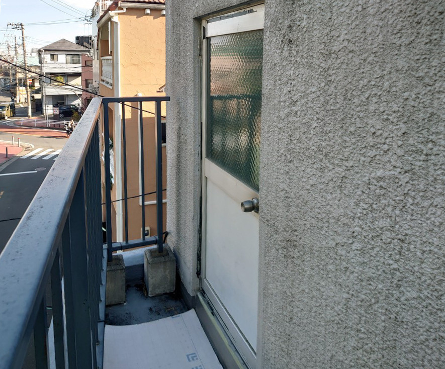 南横浜トーヨー住器の【横浜市 磯子区】風と光を通して、暮らしをもっと心地よく🍃勝手口も最新ドアで開閉スムーズに🫲の施工前の写真1