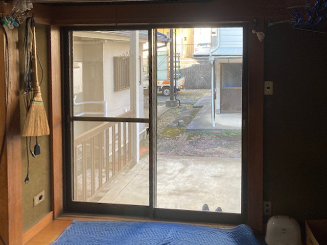 南横浜トーヨー住器の【2026年最新】内窓の補助金はいつまで？先進的窓リノベ2026事業の申請期限を解説💡の施工前の写真1