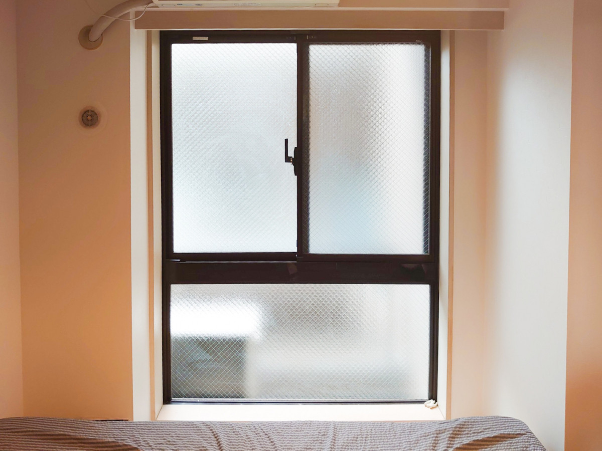 南横浜トーヨー住器の【横浜市 青葉区】内窓の設置で音はどれくらい小さくなる？🔔遮音効果実験で驚きの結果がでました🔍の施工前の写真1