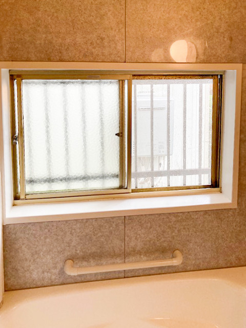 南横浜トーヨー住器の【横浜市 神奈川区】浴室インプラスの事例をご紹介の施工前の写真1