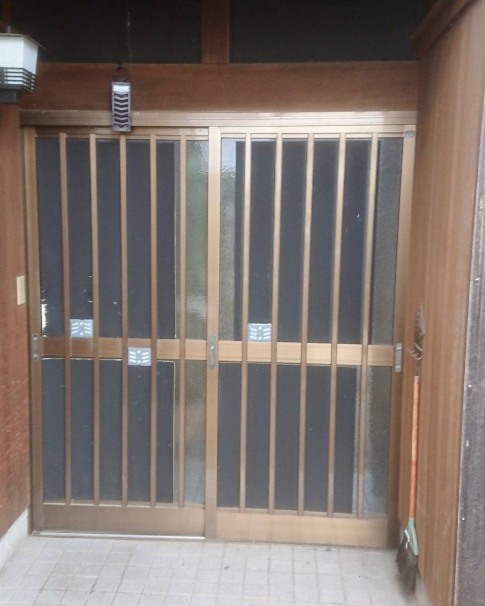 セイワ四日市店の玄関ドア　リシェントの施工前の写真1