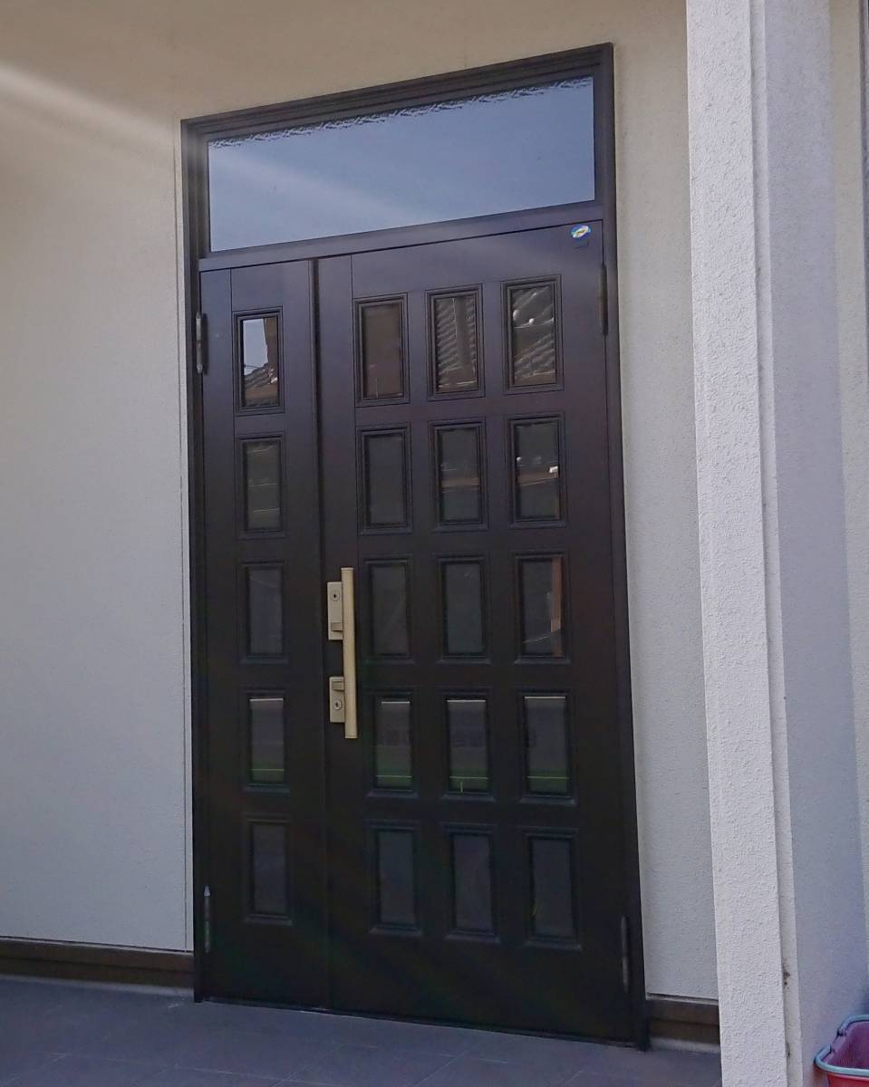 セイワ四日市店の玄関ドアの不安を解消の施工前の写真1