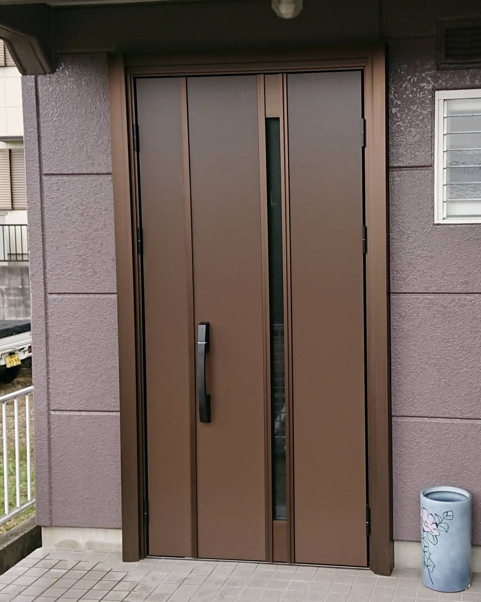 セイワ四日市店の玄関ドアのお取替えです。【動画あり！】の施工後の写真1