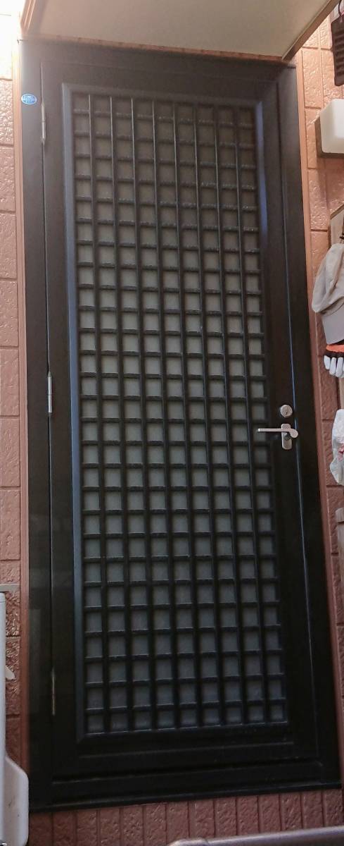 セイワ四日市店の勝手口ドアのお取替えですの施工前の写真1