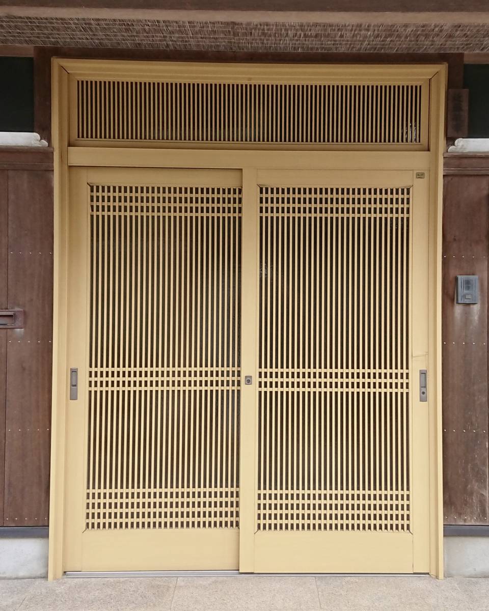 セイワ四日市店の１日で玄関引戸を取替の施工前の写真1