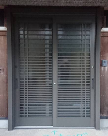 セイワ四日市店の１日で玄関引戸を取替施工事例写真1