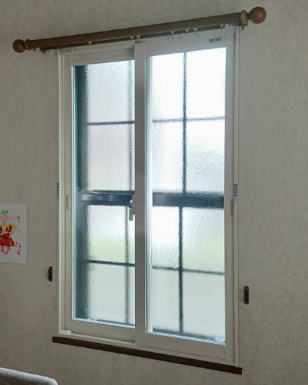 セイワ四日市店の上げ下げ窓や出窓にもインプラス(内窓）取付施工事例写真1