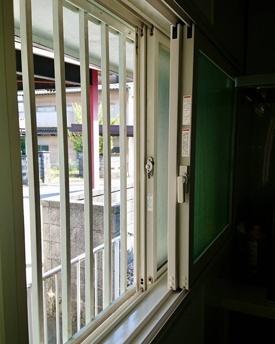 セイワ四日市店のキッチンとリビングに内窓を取付の施工後の写真1