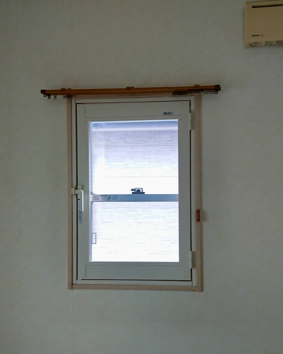 セイワ四日市店の外窓上げ下げ窓には開き窓のインプラスで対応の施工後の写真1