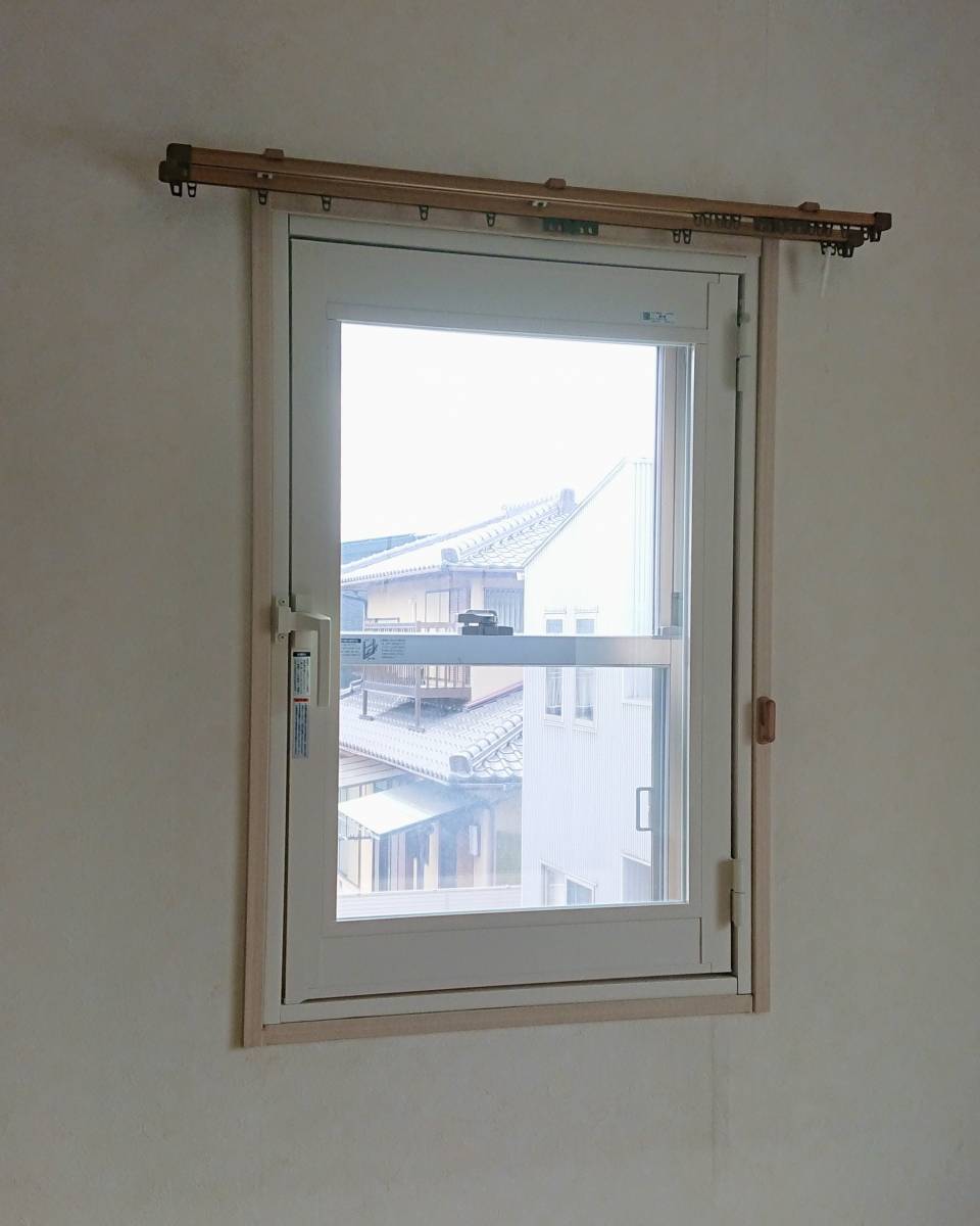 セイワ四日市店の外窓上げ下げ窓には開き窓のインプラスで対応の施工後の写真3