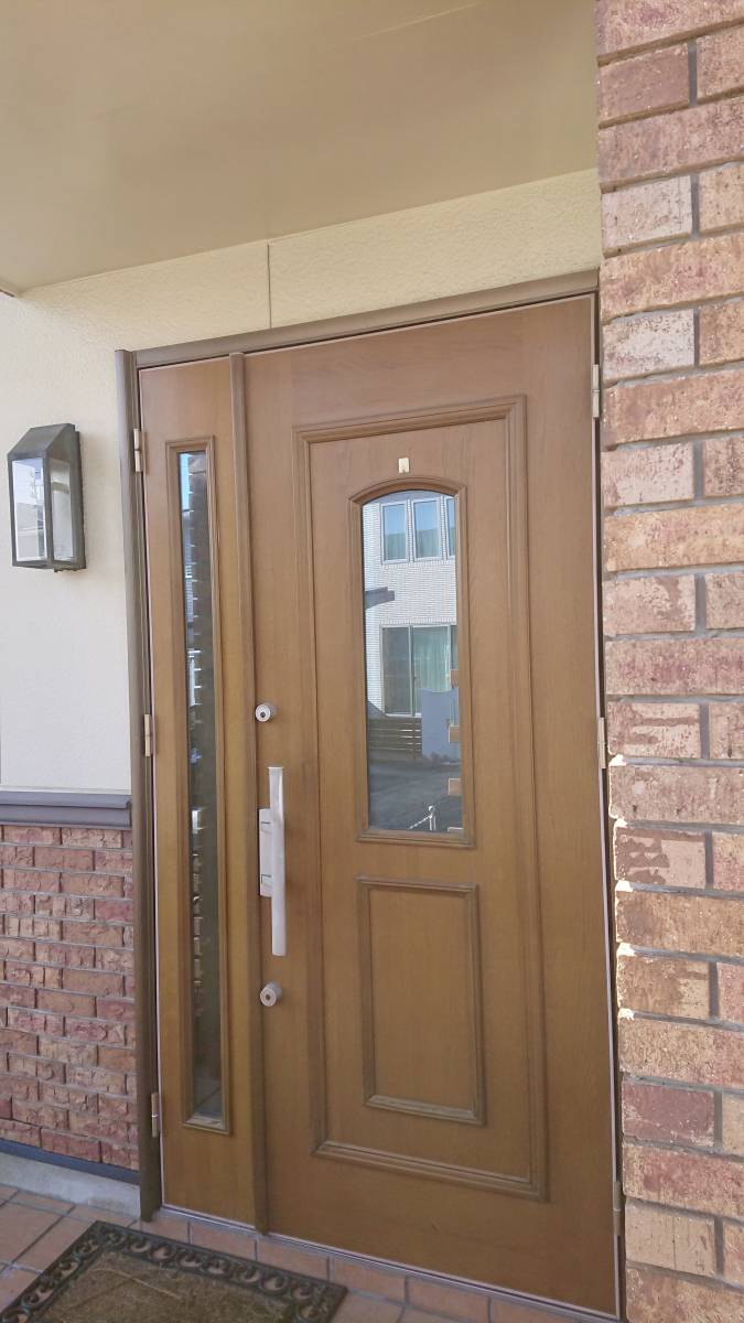 セイワ四日市店の防犯対策の為に玄関ドアを交換したい！の施工前の写真1