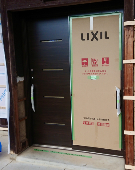 セイワ四日市店のお家リフォームの際玄関引戸を交換施工事例写真1