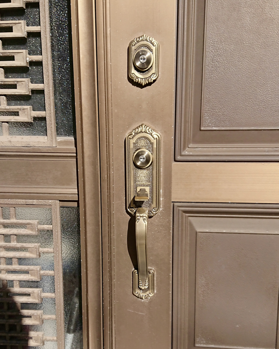 セイワ四日市店の玄関ドアの鍵の交換ですの施工後の写真1