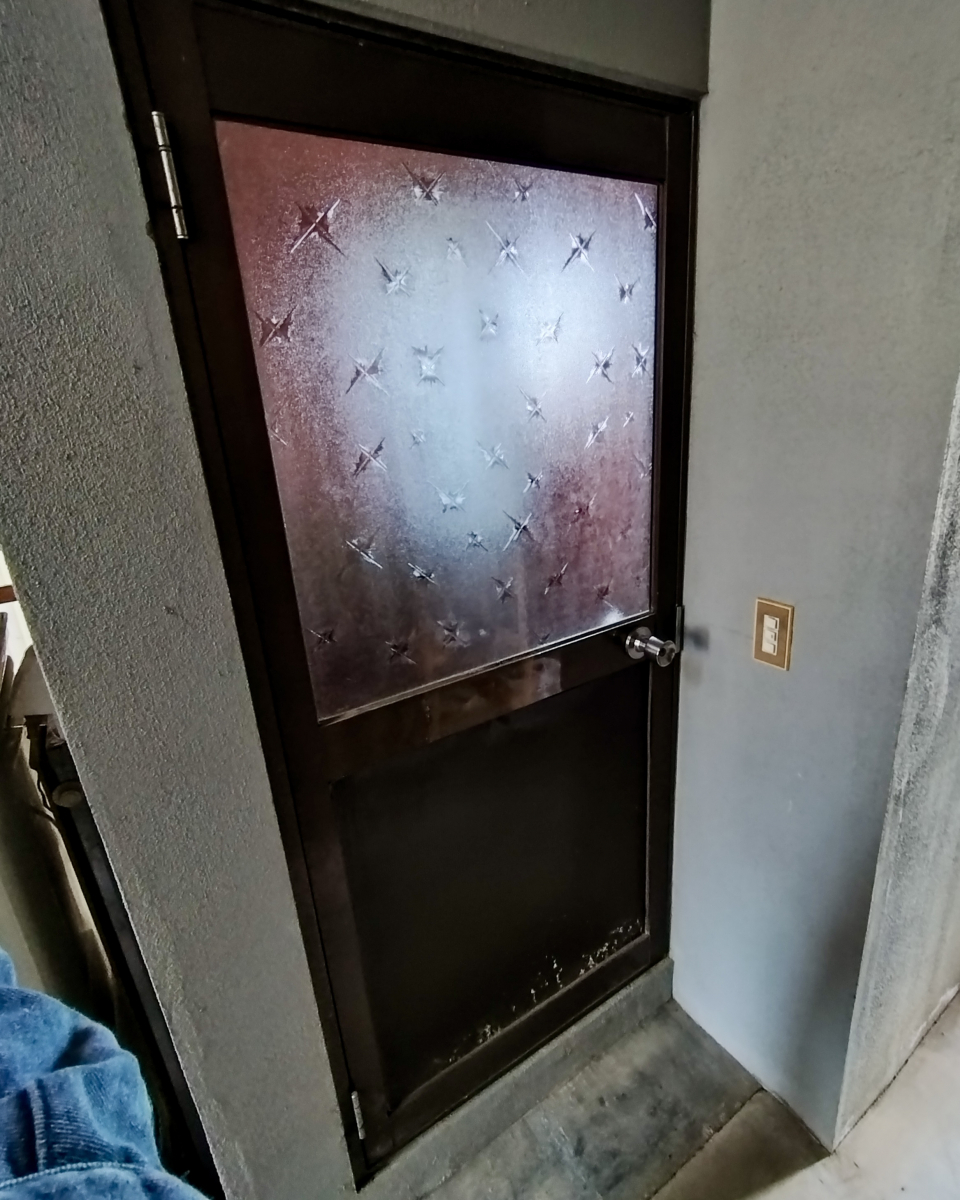 セイワ四日市店の浴室ドアを１deyリフォームの施工前の写真1