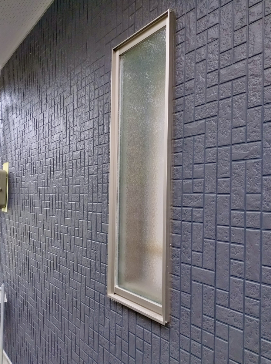 セイワ四日市店の防犯対策!面格子を取付の施工前の写真3