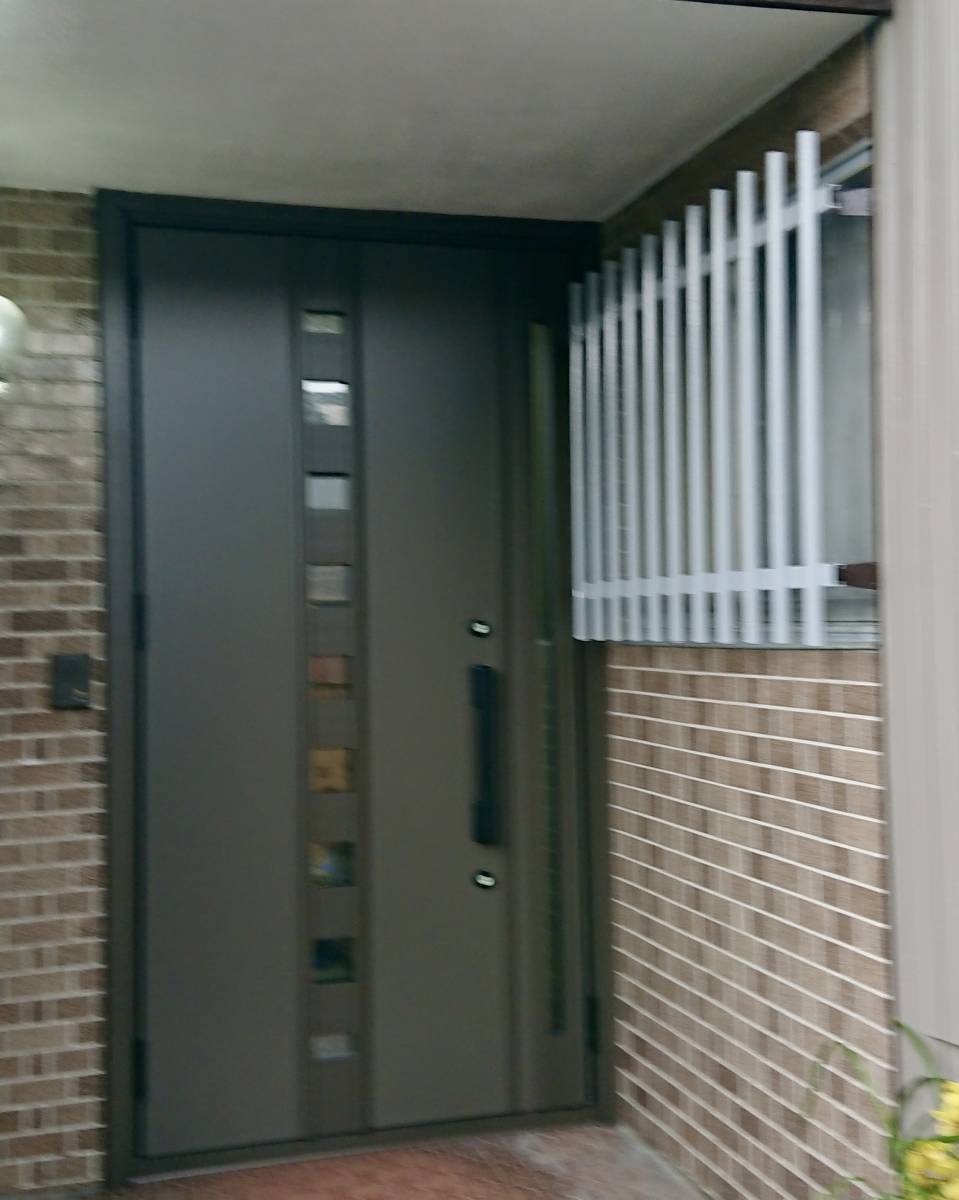 セイワ四日市店の玄関ドア　リシェントの施工後の写真1