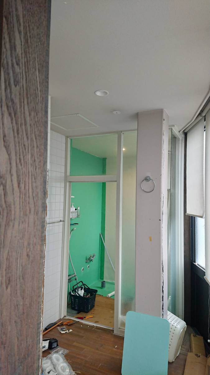 セイワ四日市店の浴室中折れドアの施工前の写真2