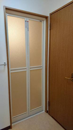 セイワ四日市店の浴室中折れドア取替施工事例写真1