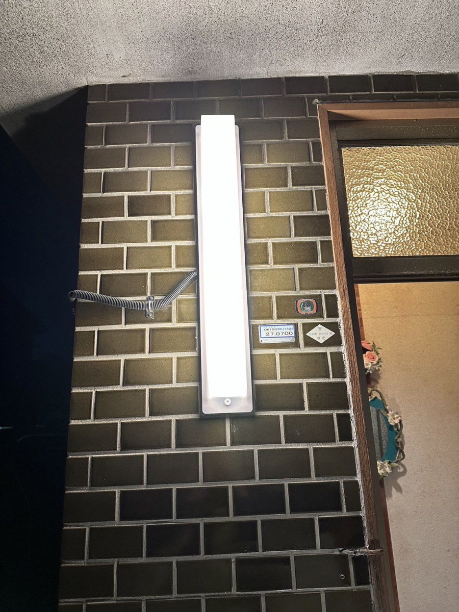 ゼネラルサンホームの今回の施工事例は玄関照明の取替工事です☺の施工後の写真1