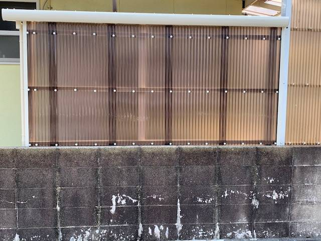 出雲トーヨー住器のテラス屋根＋前面スクリーン取付工事の施工後の写真1