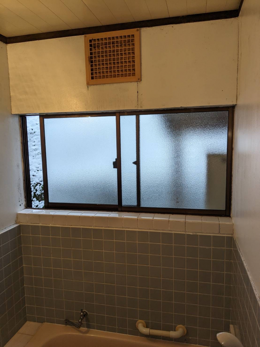 出雲トーヨー住器の浴室にも内窓で断熱をの施工前の写真1