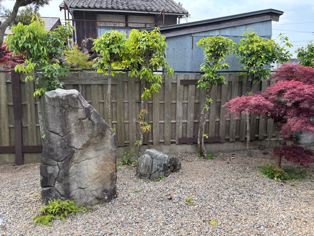 出雲トーヨー住器の木製の塀をフェンスへの施工前の写真1