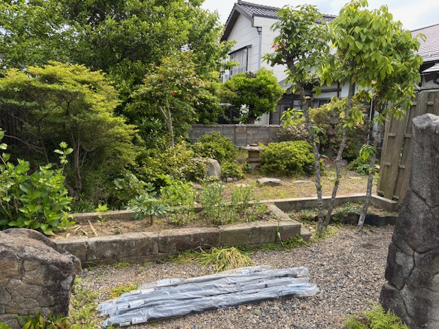 出雲トーヨー住器の木製の塀をフェンスへの施工前の写真2